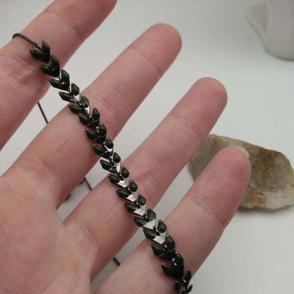 Adjustable anklet moss‎ vines
